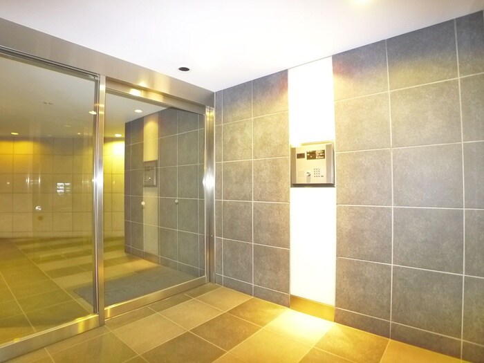 物件外観写真5　(エントランス部分)