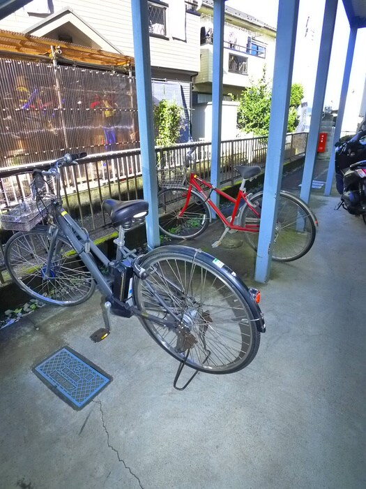 物件外観写真4　(駐輪場)