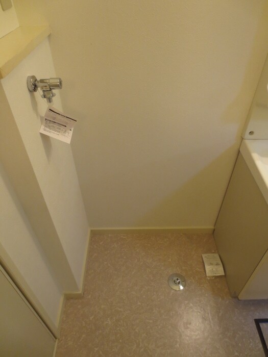 物件内観写真8　(洗濯機置場)