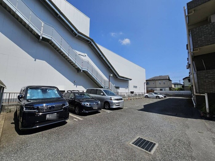 物件外観写真5　(駐車場)