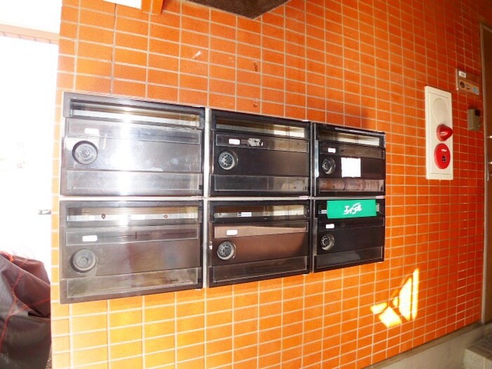 物件外観写真4　(エントランス部分)