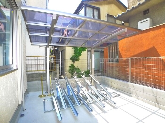 物件外観写真4　(駐輪場)