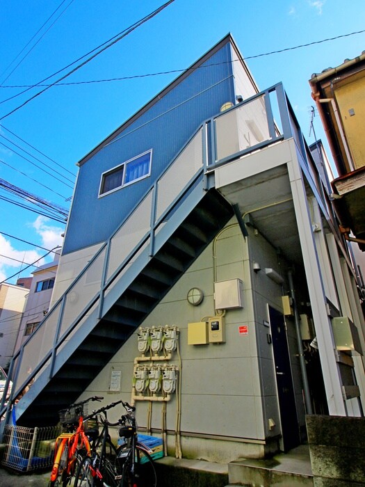 物件外観写真2　(エントランス部分)