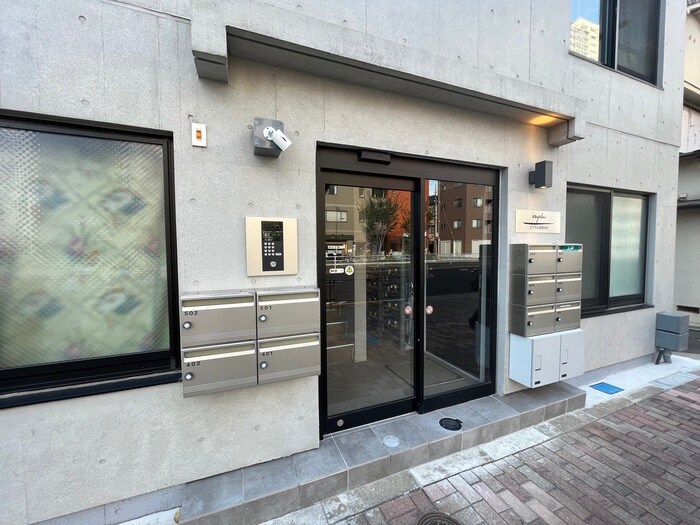 物件外観写真4　(エントランス部分)