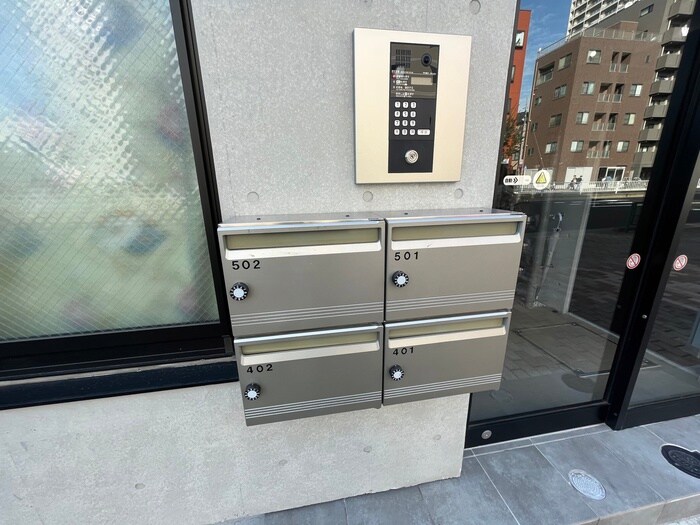 物件外観写真6　(エントランス部分)