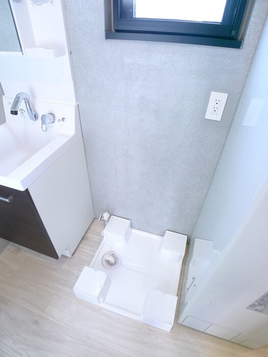 物件内観写真10　(洗濯機置場)