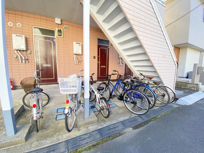 物件外観写真4　(駐輪場)
