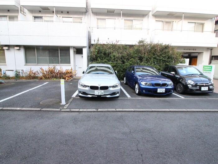 物件外観写真4　(駐車場)