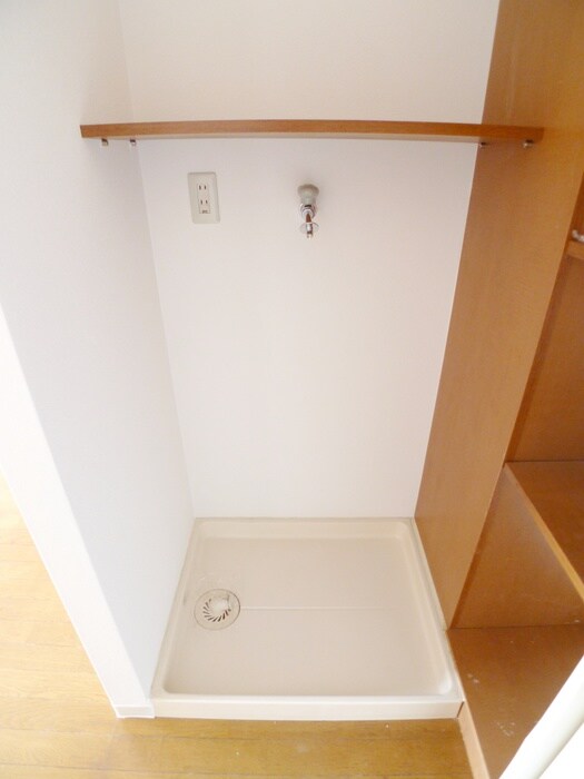 物件内観写真12　(洗濯機置場)