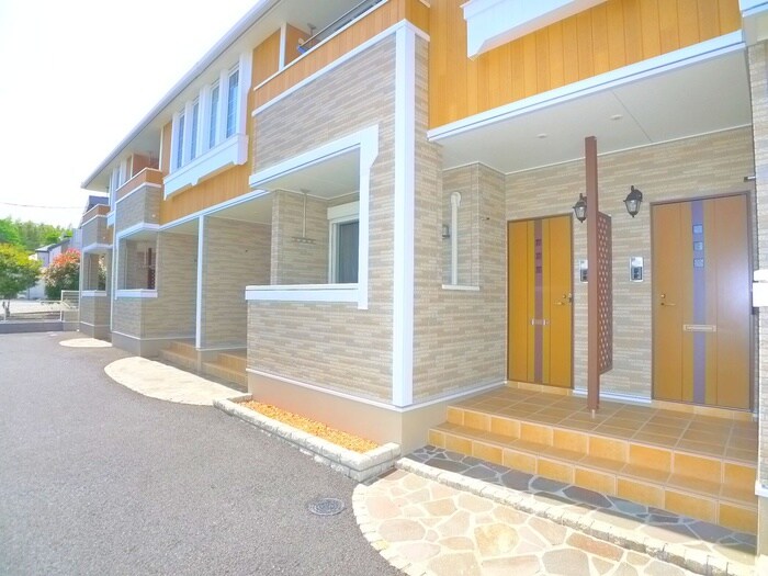 物件外観写真4　(エントランス部分)