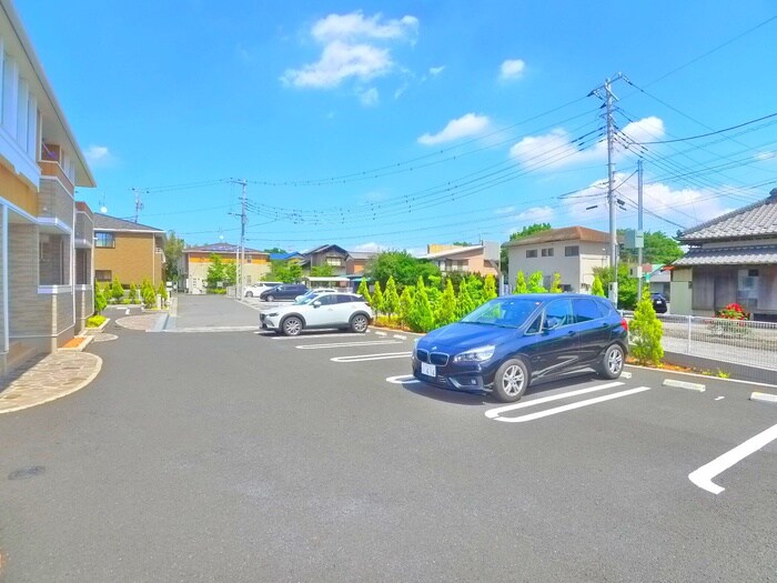 物件外観写真6　(駐車場)