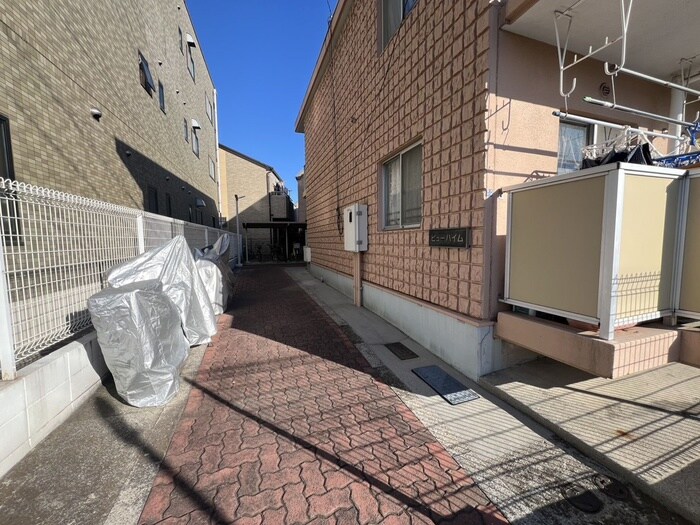 物件外観写真2　(エントランス部分)