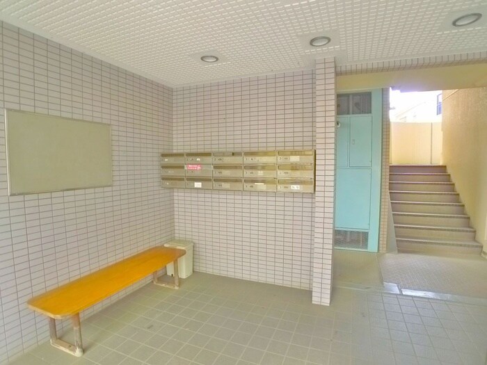 物件外観写真4　(エントランス部分)