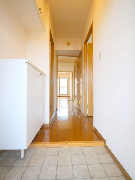 物件内観写真13　(玄関)