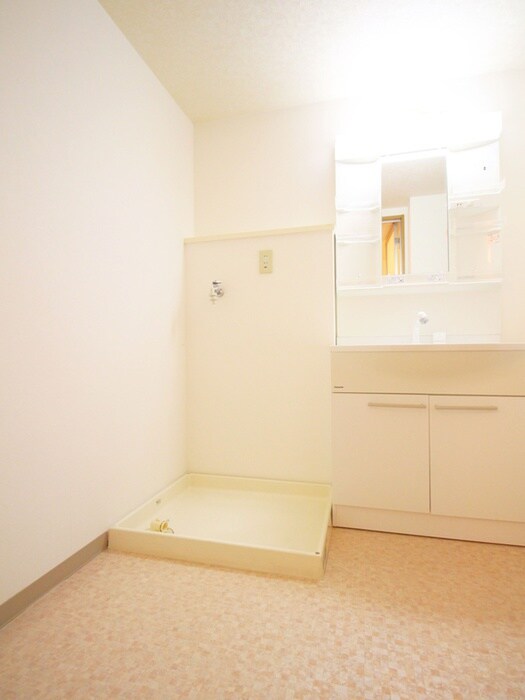 物件内観写真15　(洗濯機置場)