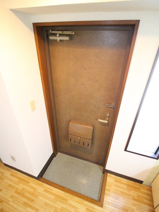 物件内観写真16　(玄関)