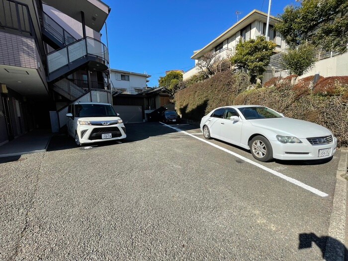 物件外観写真5　(駐車場)