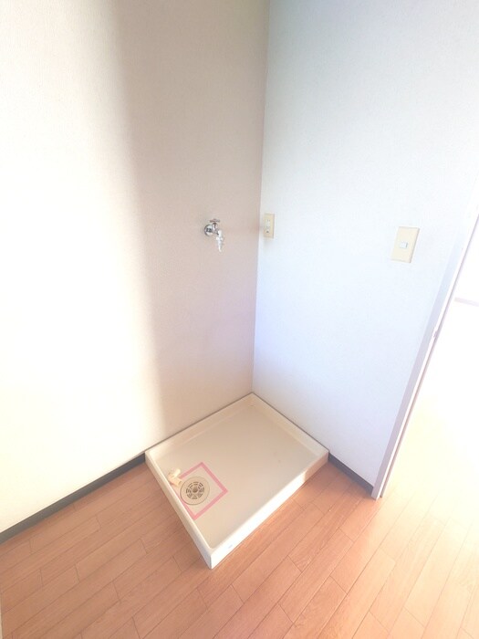 物件内観写真14　(洗濯機置場)