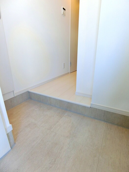 物件内観写真18　(玄関)