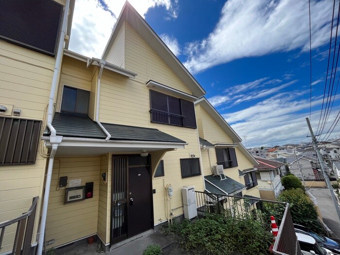 物件外観写真4　(エントランス部分)