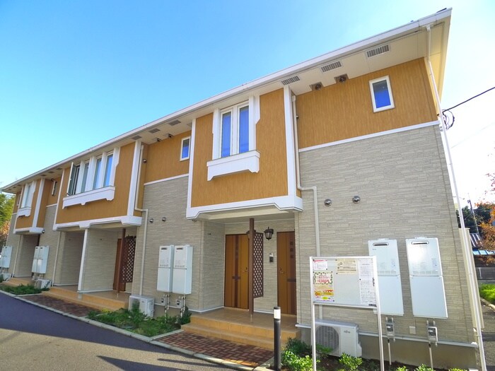 物件外観写真4　(エントランス部分)