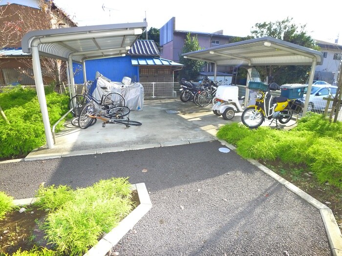 物件外観写真6　(駐輪場)
