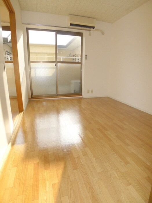 物件内観写真5　(居室)