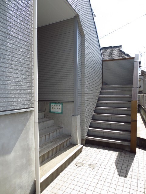物件外観写真3　(エントランス部分)