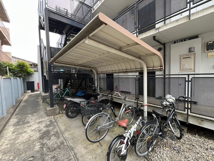 物件外観写真3　(駐輪場)