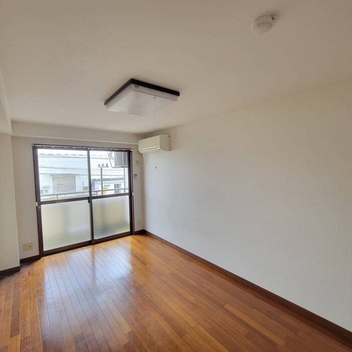 物件内観写真4　(居室)