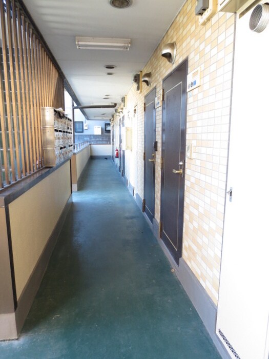 物件外観写真3　(エントランス部分)