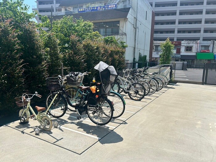 物件外観写真6　(駐輪場)