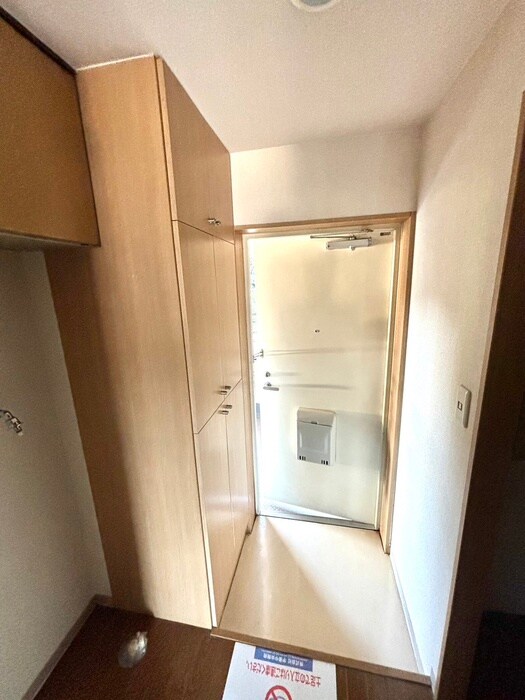 物件内観写真16　(玄関)