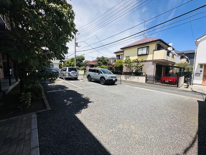 物件外観写真4　(駐車場)