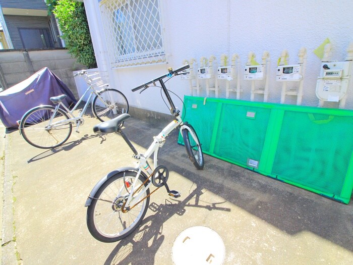 物件外観写真3　(駐輪場)
