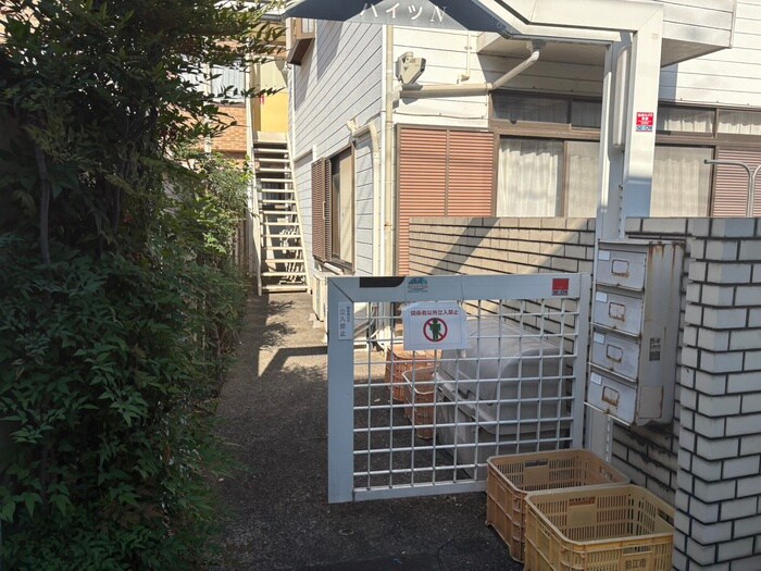 物件外観写真3　(エントランス部分)