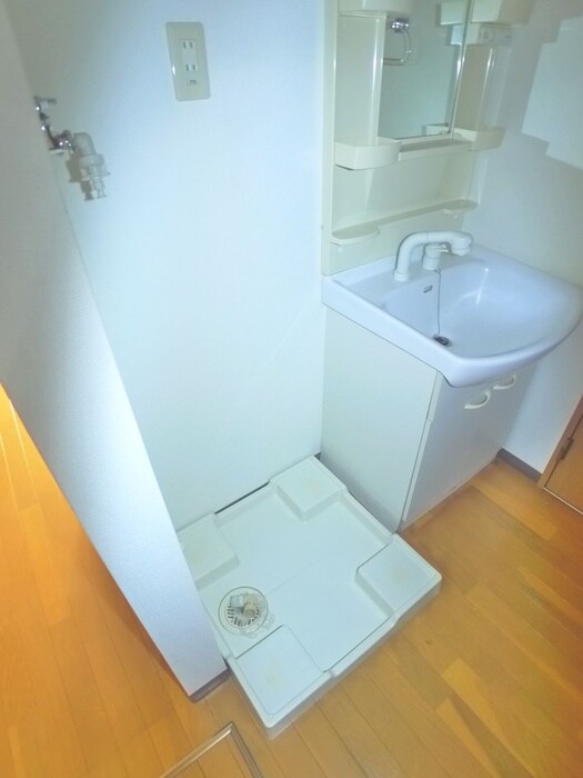 物件内観写真15　(洗濯機置場)