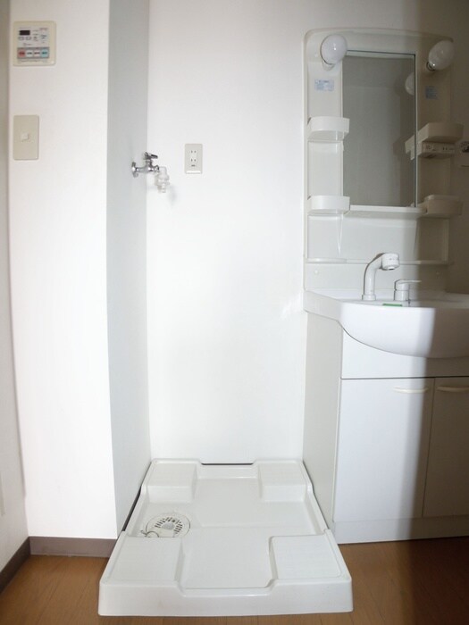 物件内観写真15　(洗濯機置場)