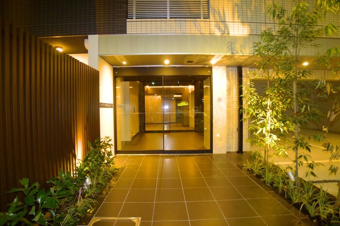 物件外観写真4　(エントランス部分)