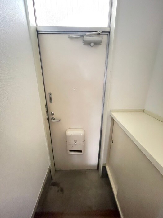 物件内観写真4　(玄関)