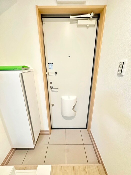 物件内観写真16　(玄関)