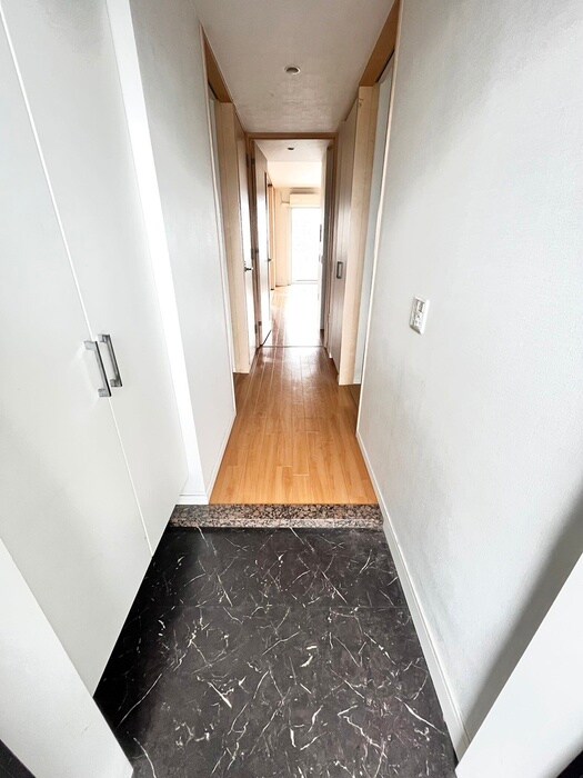 物件内観写真11　(玄関)