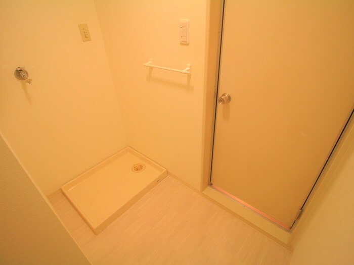 物件内観写真14　(洗濯機置場)