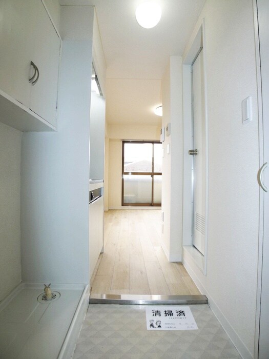 物件内観写真16　(玄関)