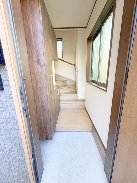 物件内観写真16　(玄関)