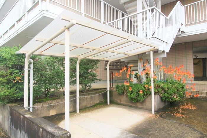 物件外観写真5　(駐輪場)