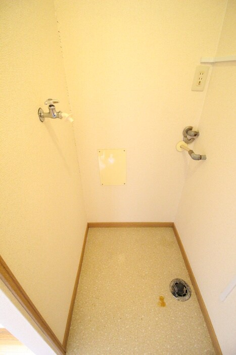 物件内観写真14　(洗濯機置場)