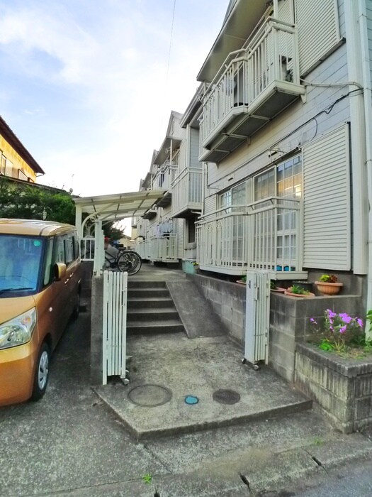 物件外観写真2　(エントランス部分)