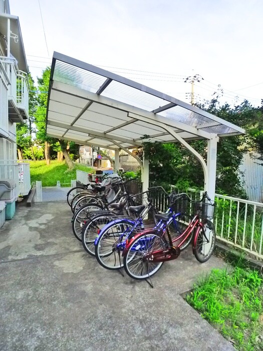 物件外観写真3　(駐輪場)