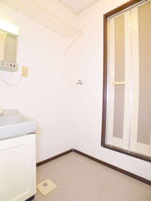 物件内観写真14　(洗濯機置場)